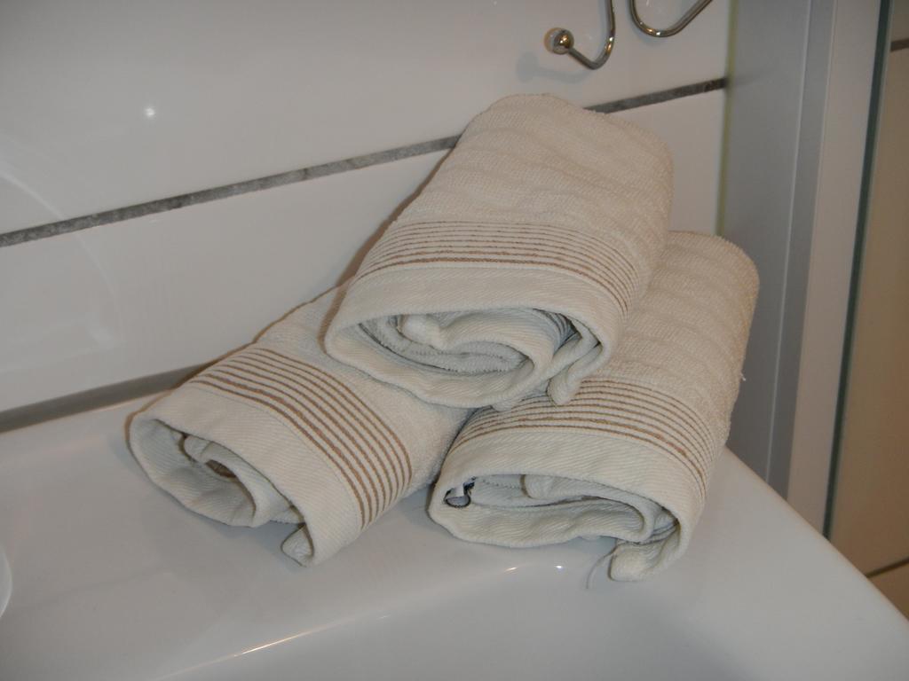 Sonniges Modernes Appartement Hoehenberg ケルン エクステリア 写真