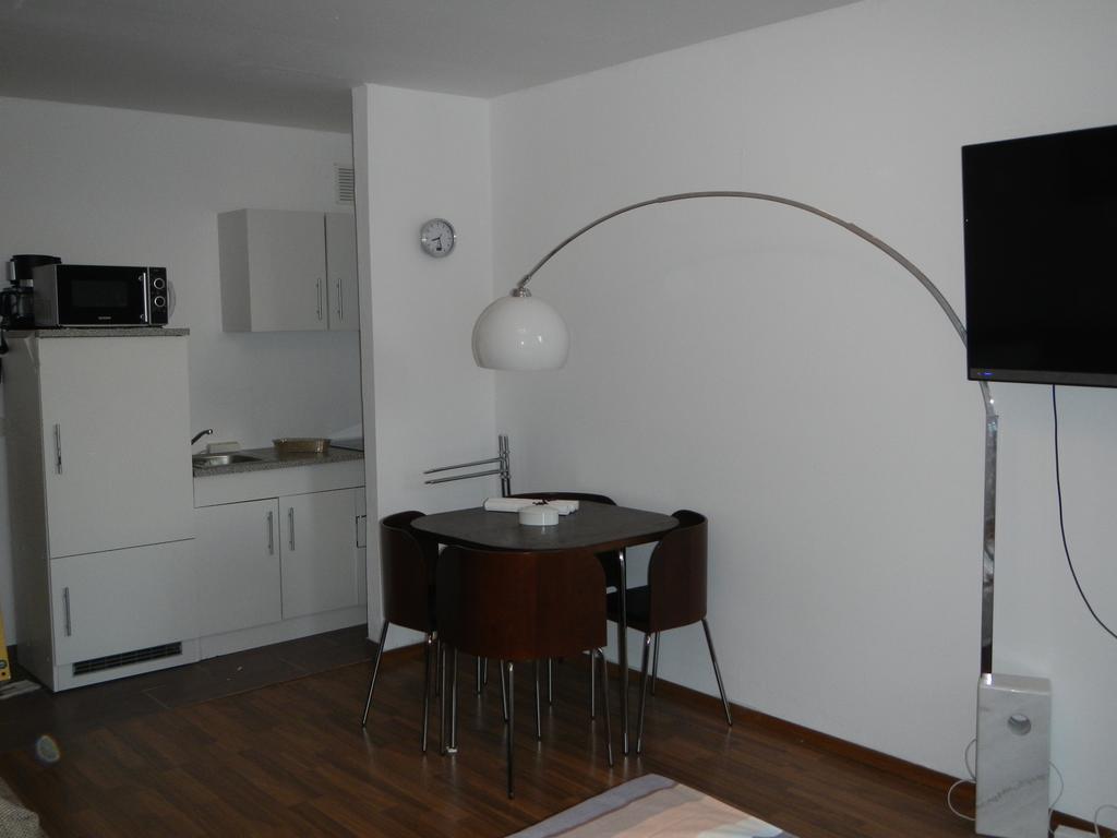 Sonniges Modernes Appartement Hoehenberg ケルン エクステリア 写真