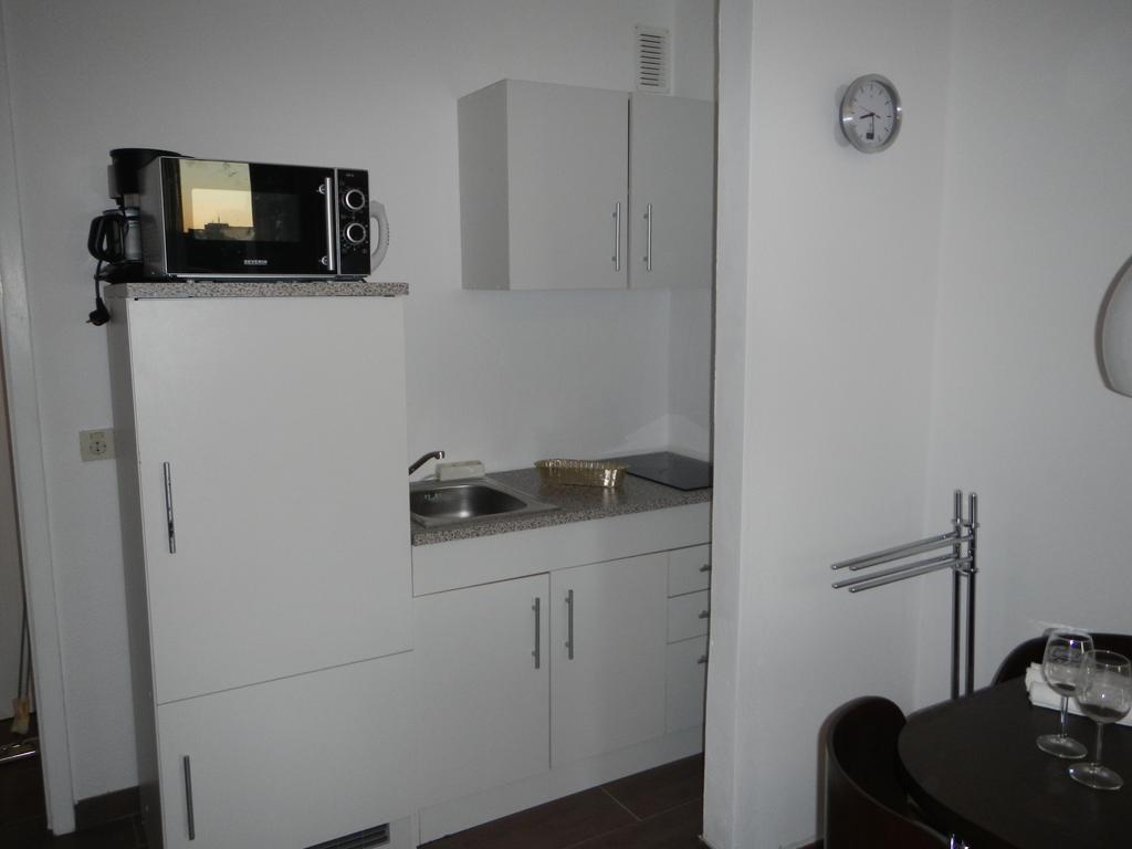 Sonniges Modernes Appartement Hoehenberg ケルン エクステリア 写真
