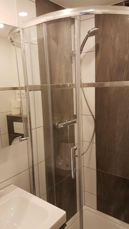 Sonniges Modernes Appartement Hoehenberg ケルン エクステリア 写真