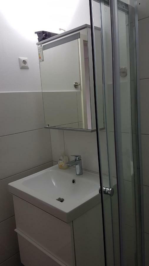 Sonniges Modernes Appartement Hoehenberg ケルン エクステリア 写真