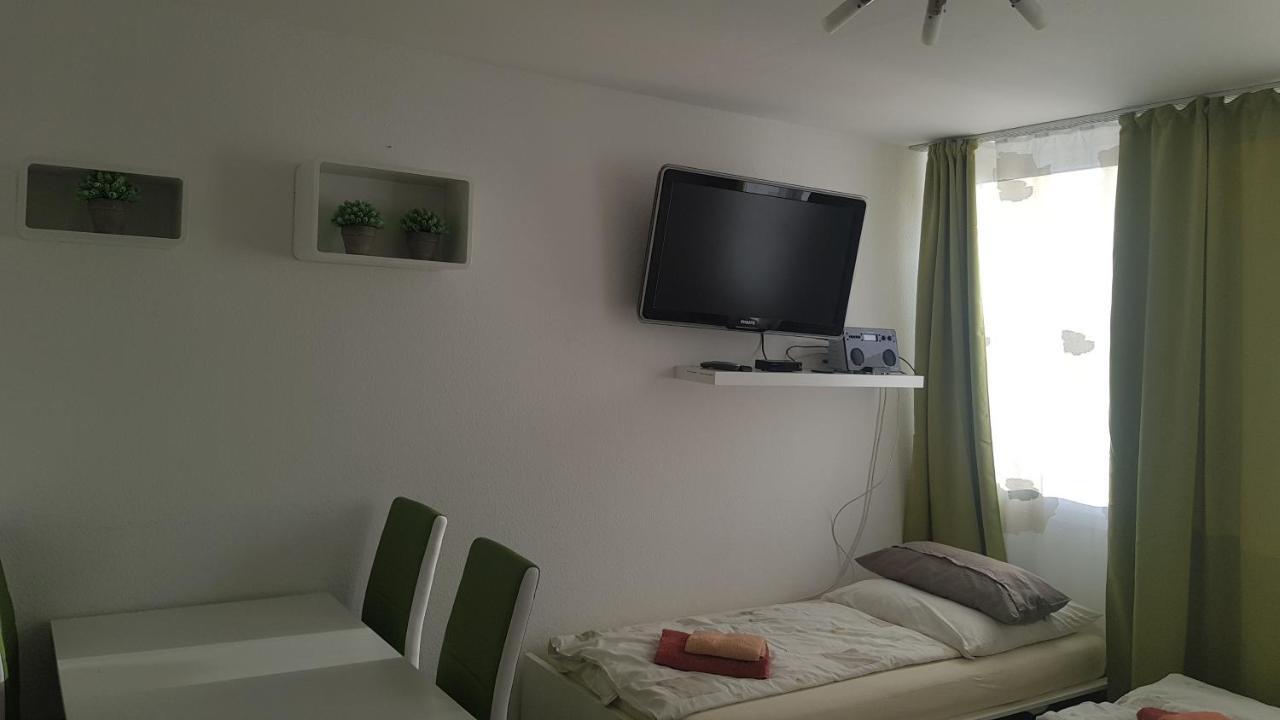 Sonniges Modernes Appartement Hoehenberg ケルン エクステリア 写真